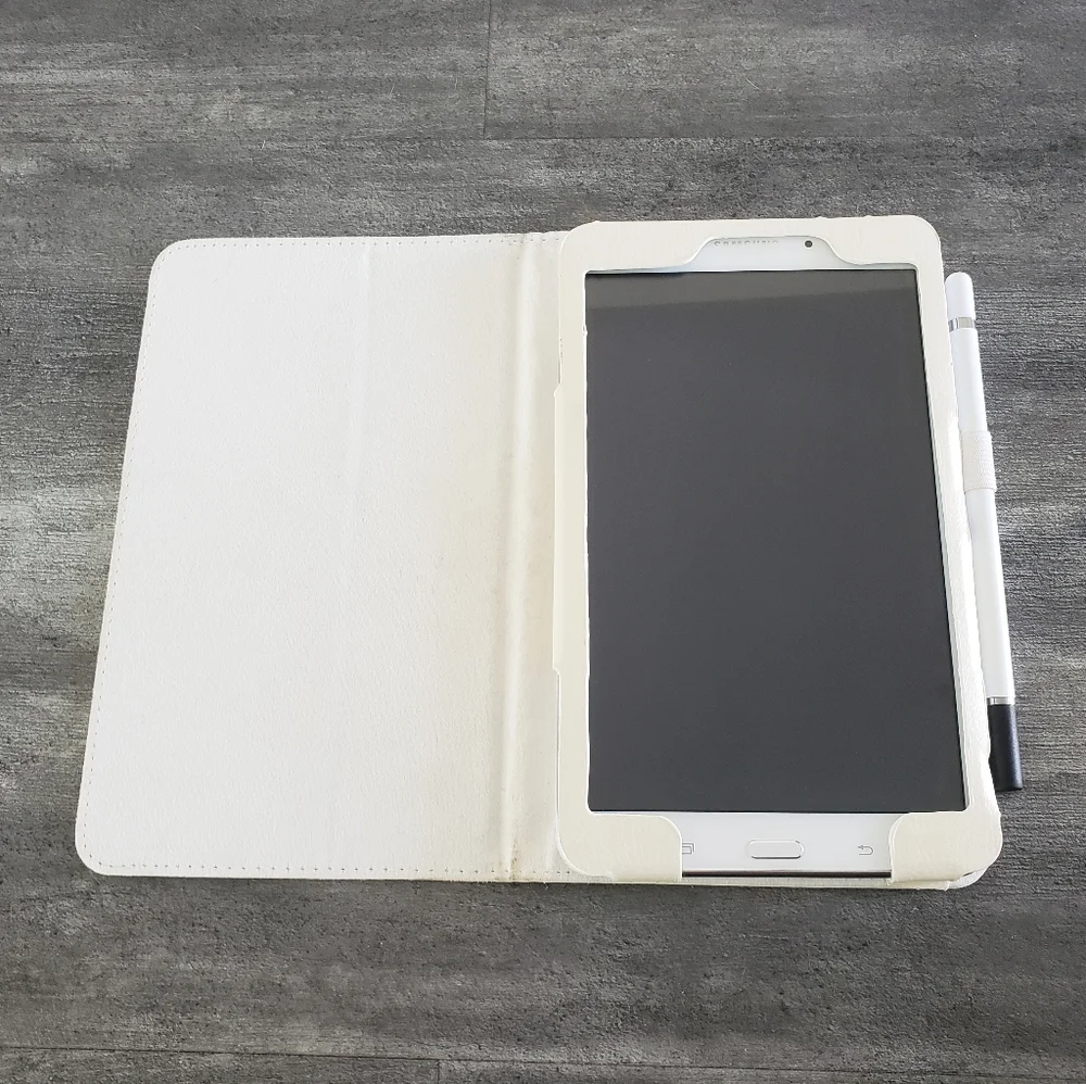 White Samsung Galaxy Tab 4 Unlocked w/Case